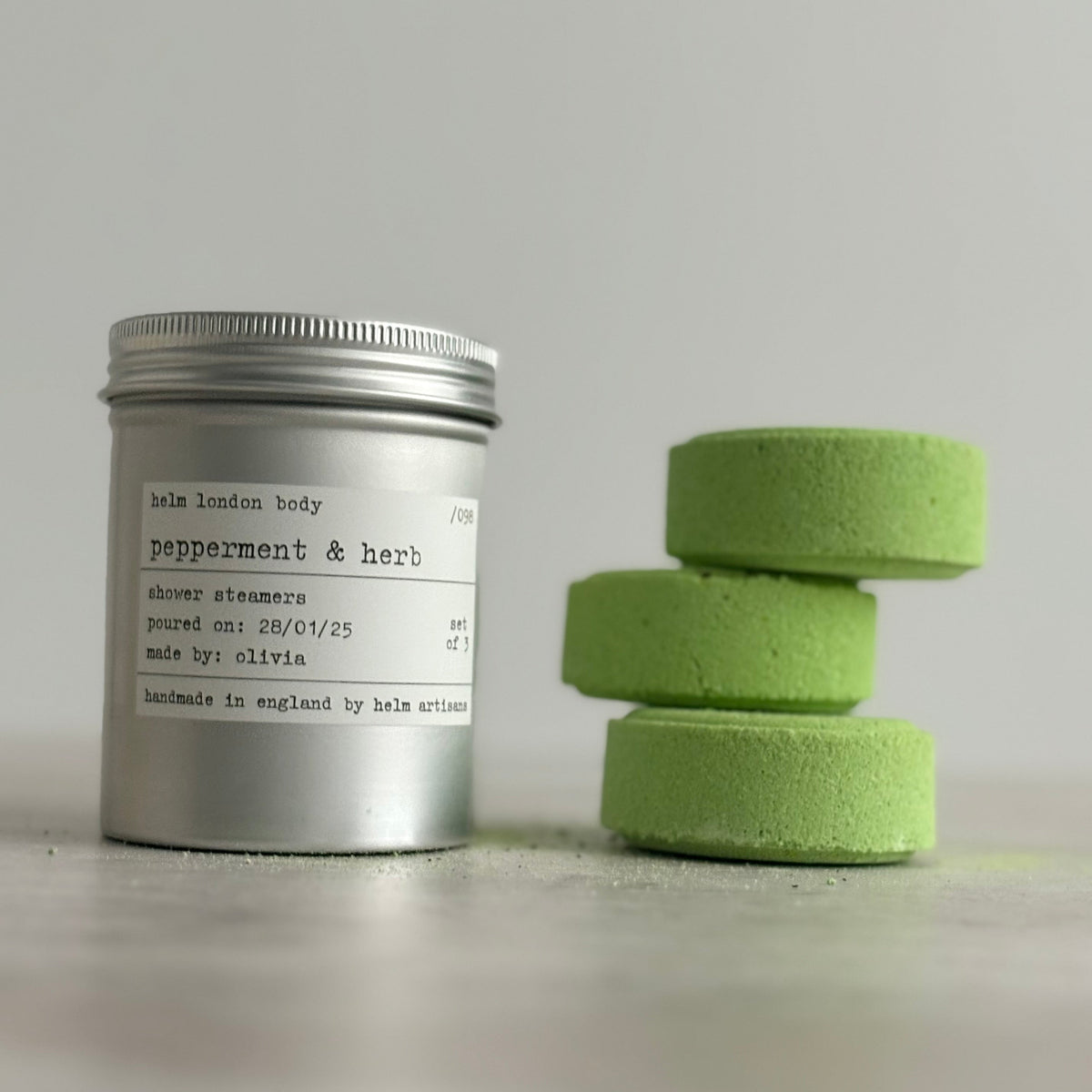 Shower steamers in tin Peppermint and herb